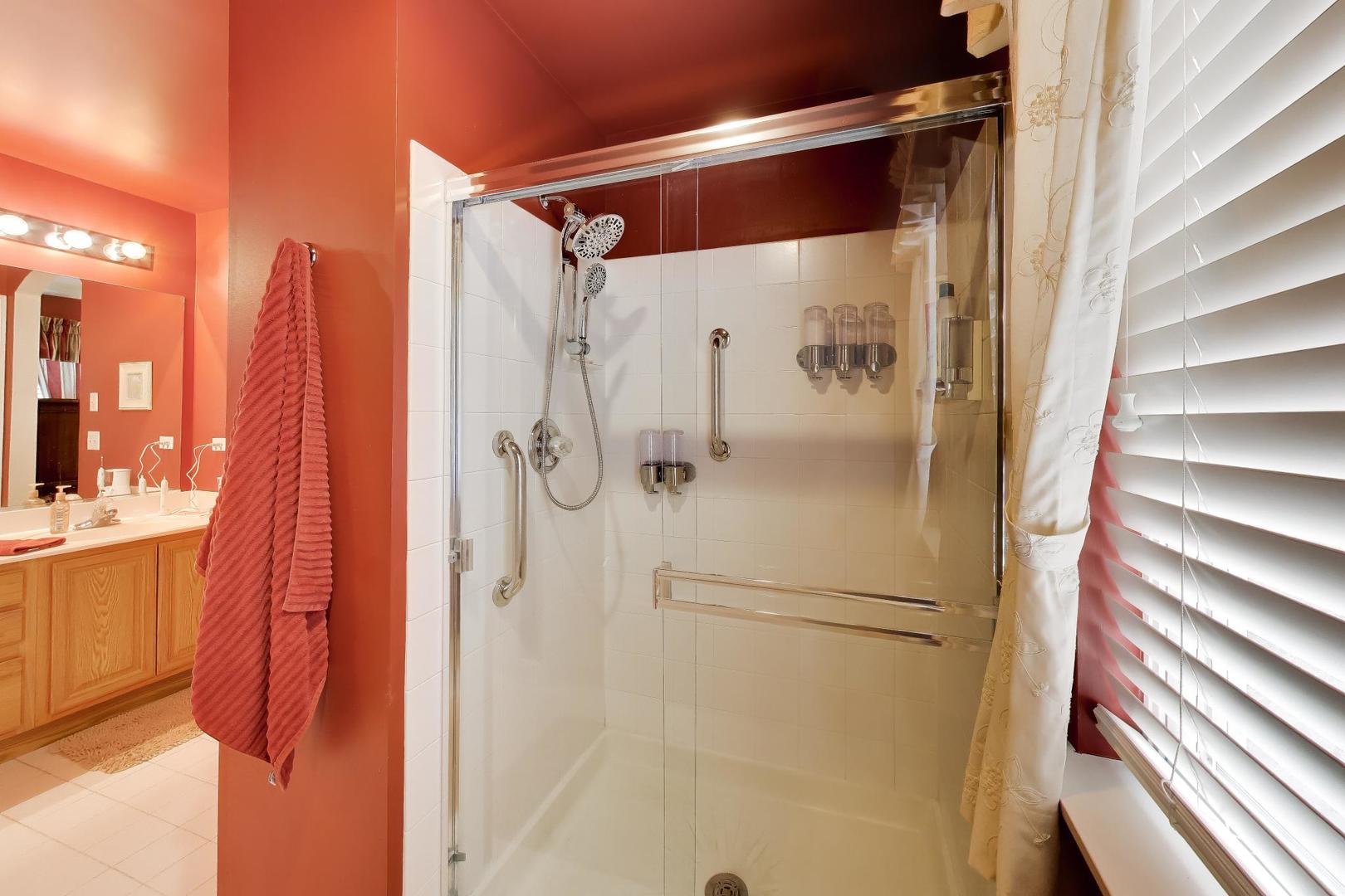 5660 Trinity Court, Gurnee, IL 60031