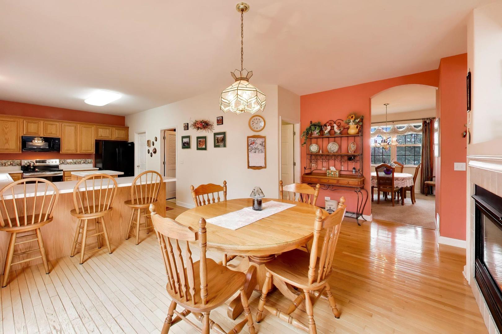 5660 Trinity Court, Gurnee, IL 60031