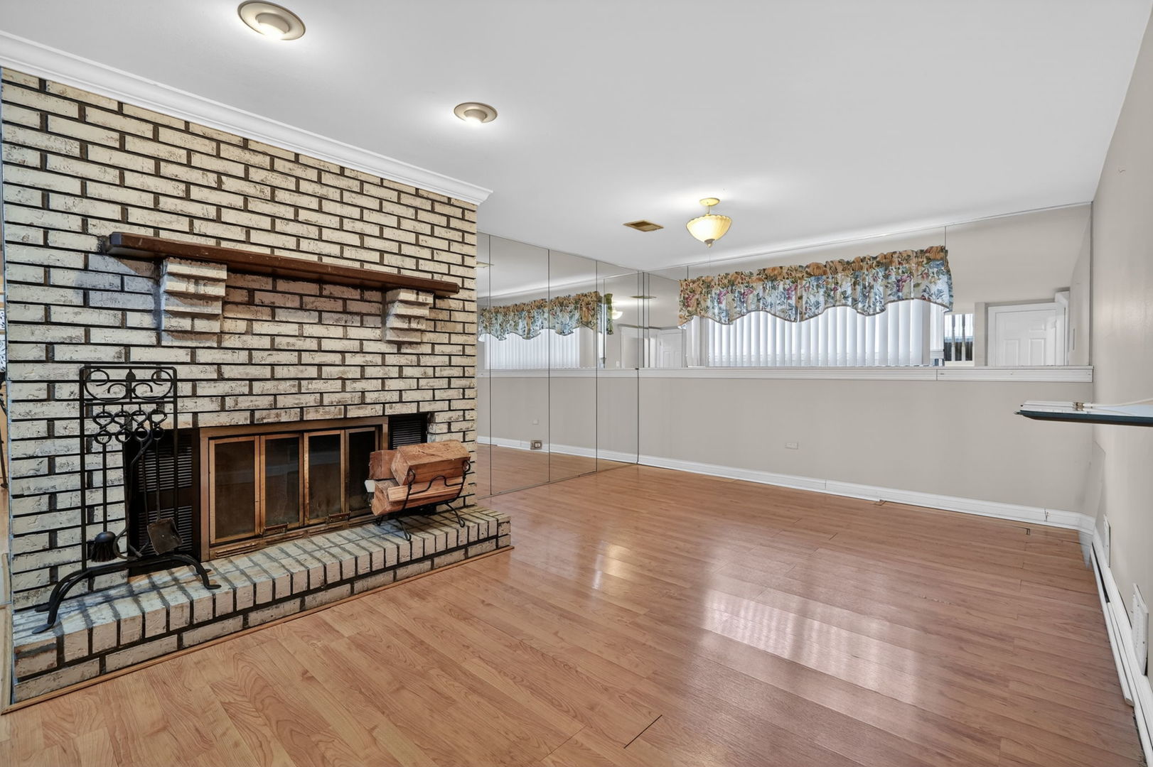 7525 Lorel Avenue, Burbank, IL 60459