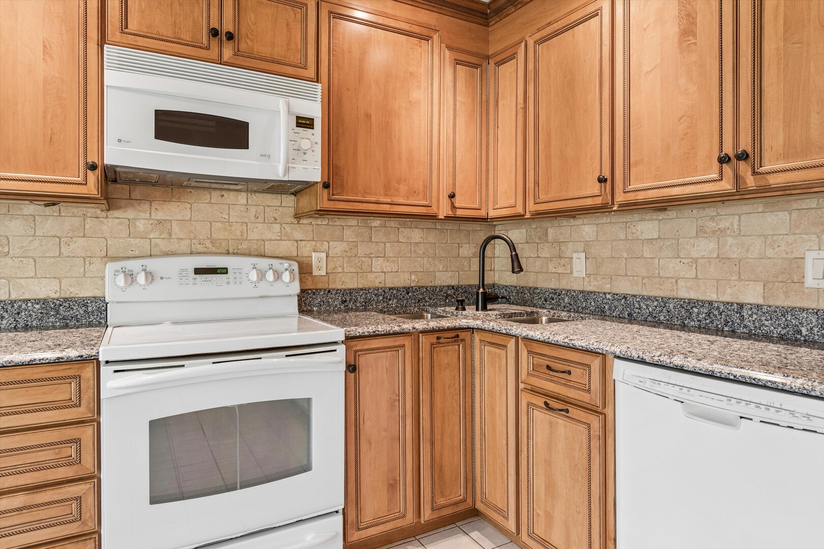 5S671 Park Meadow Drive, Naperville, IL 60540