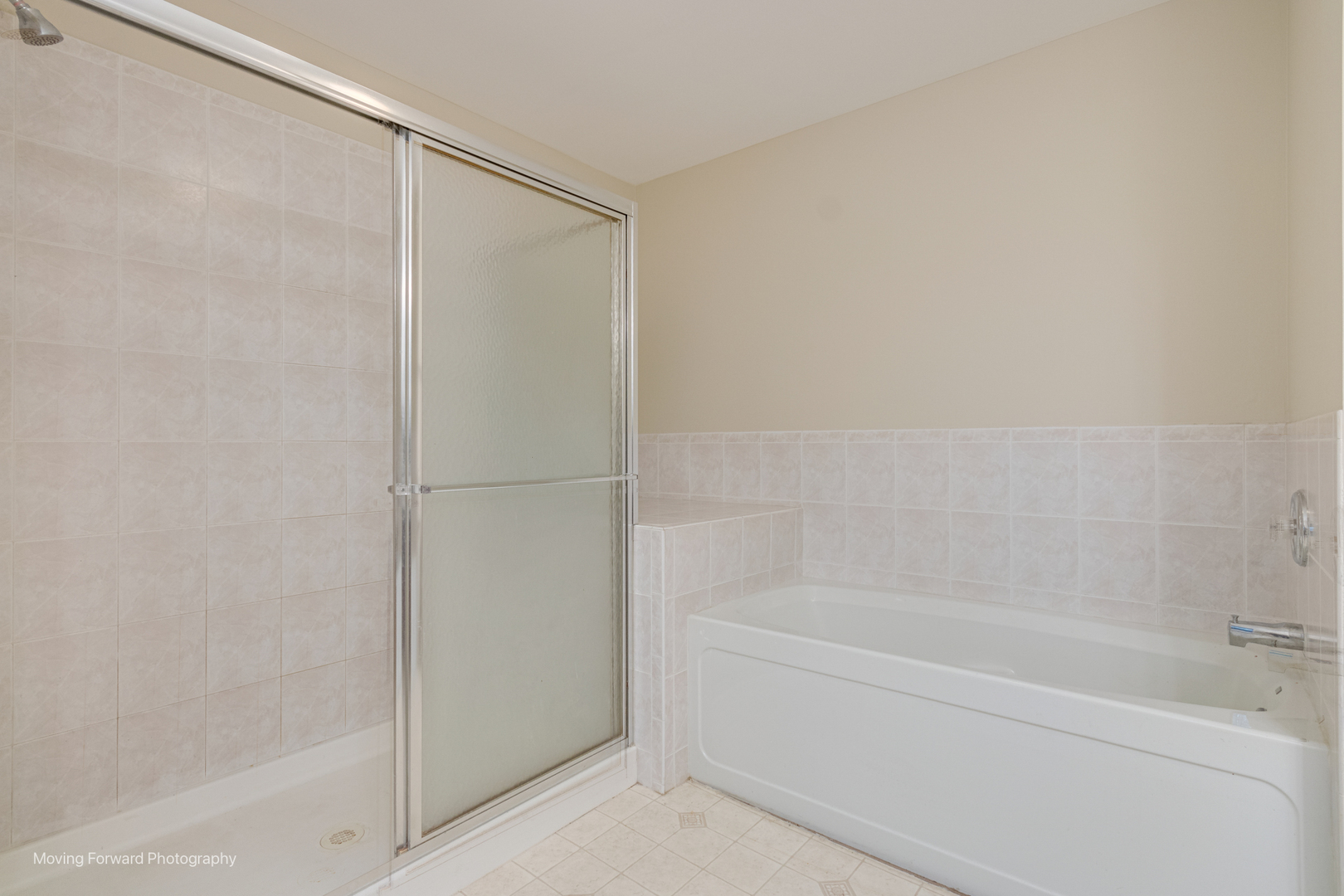 2417 Stoughton Circle #2417, Aurora, IL 60502