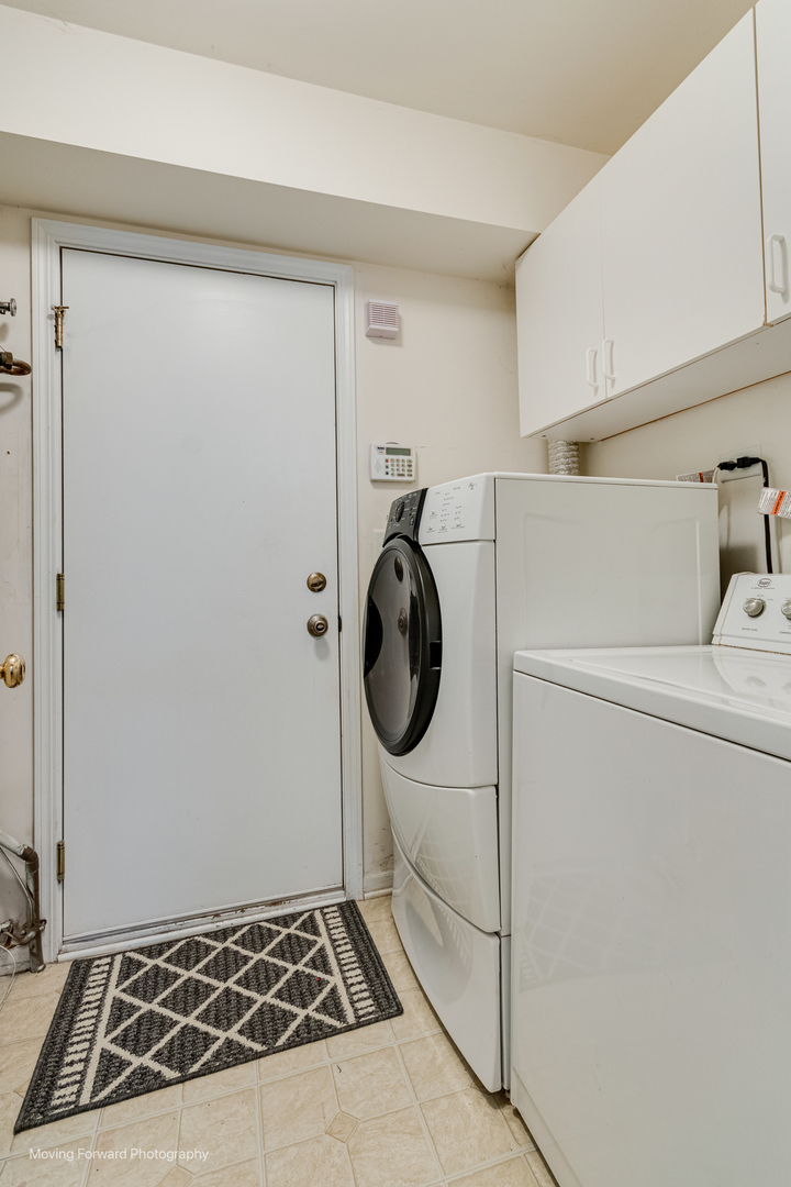 2417 Stoughton Circle #2417, Aurora, IL 60502