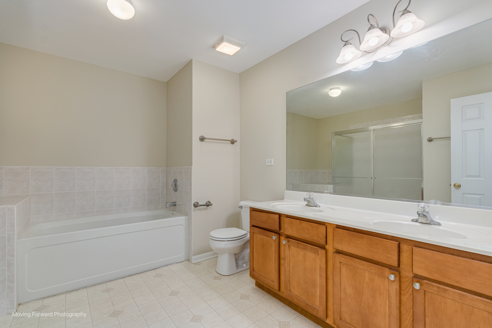 2417 Stoughton Circle #2417, Aurora, IL 60502