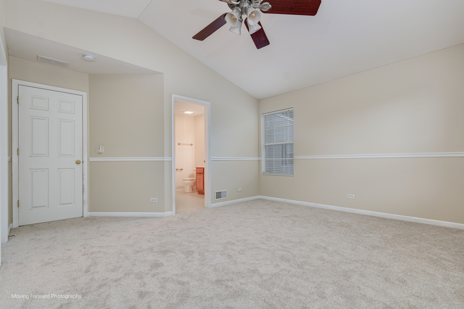 2417 Stoughton Circle #2417, Aurora, IL 60502