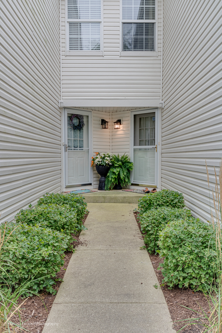 2417 Stoughton Circle #2417, Aurora, IL 60502