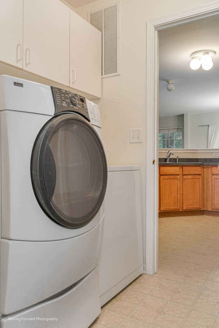 2417 Stoughton Circle #2417, Aurora, IL 60502