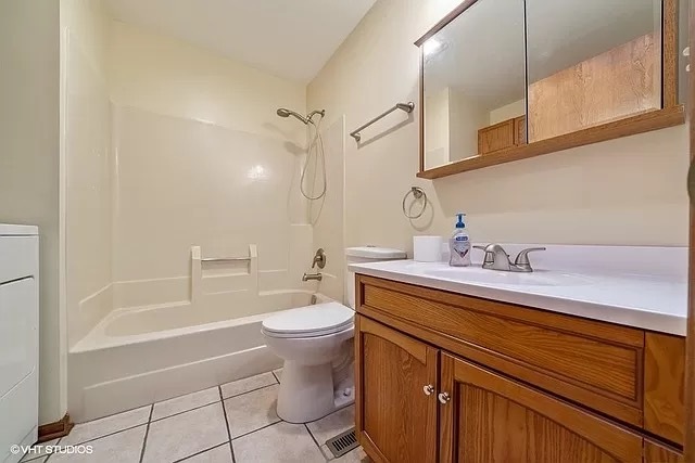 35 Evergreen Drive, Streamwood, IL 60107