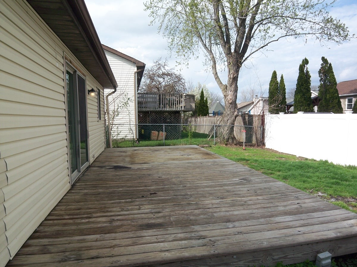 35 Evergreen Drive, Streamwood, IL 60107