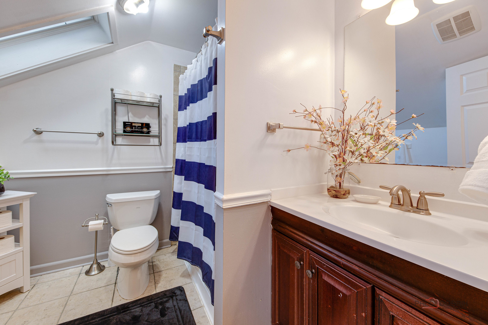 300 E Sheridan Place, Lake Bluff, IL 60044