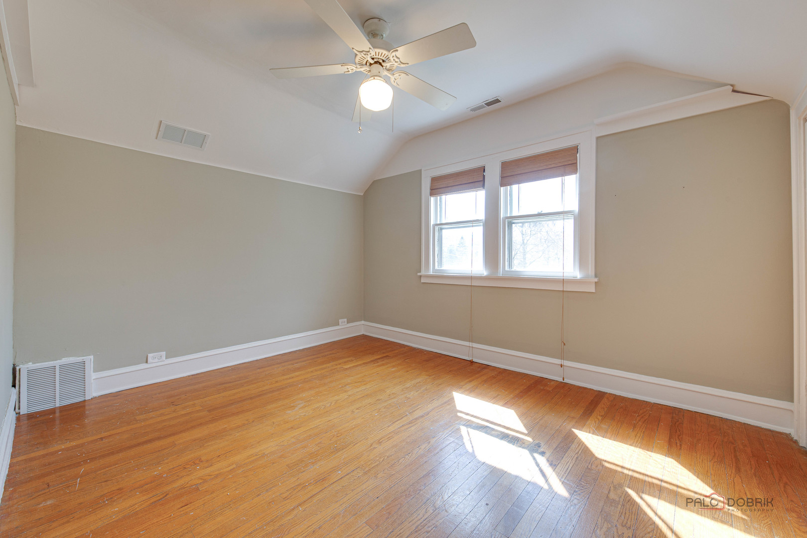 300 E Sheridan Place, Lake Bluff, IL 60044