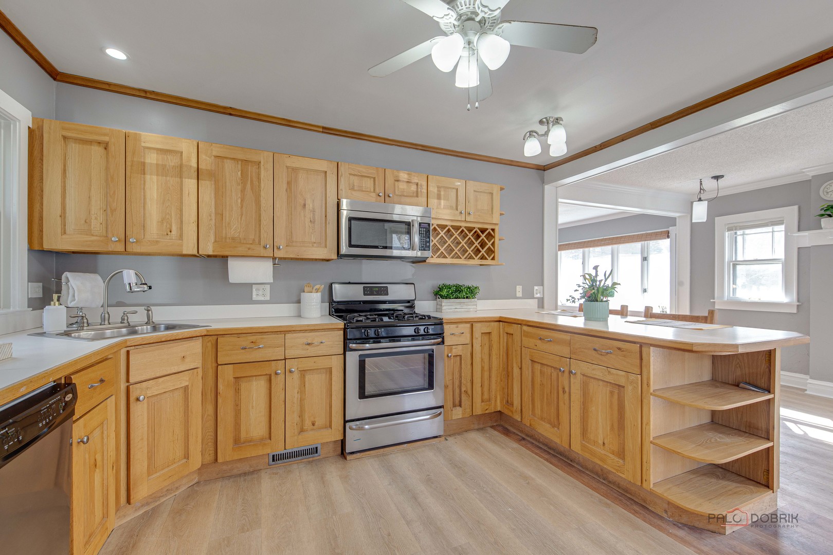 300 E Sheridan Place, Lake Bluff, IL 60044