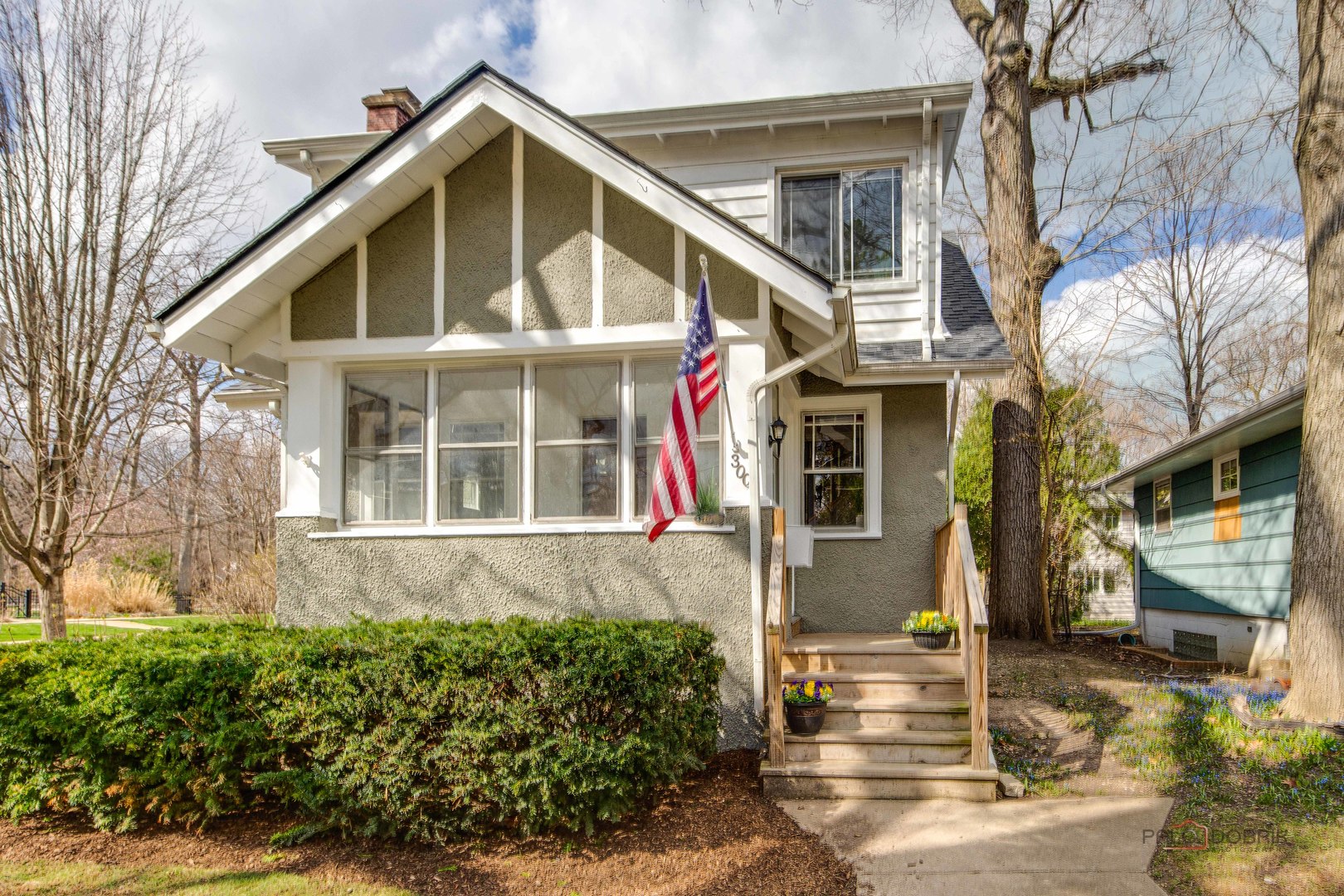 300 E Sheridan Place, Lake Bluff, IL 60044