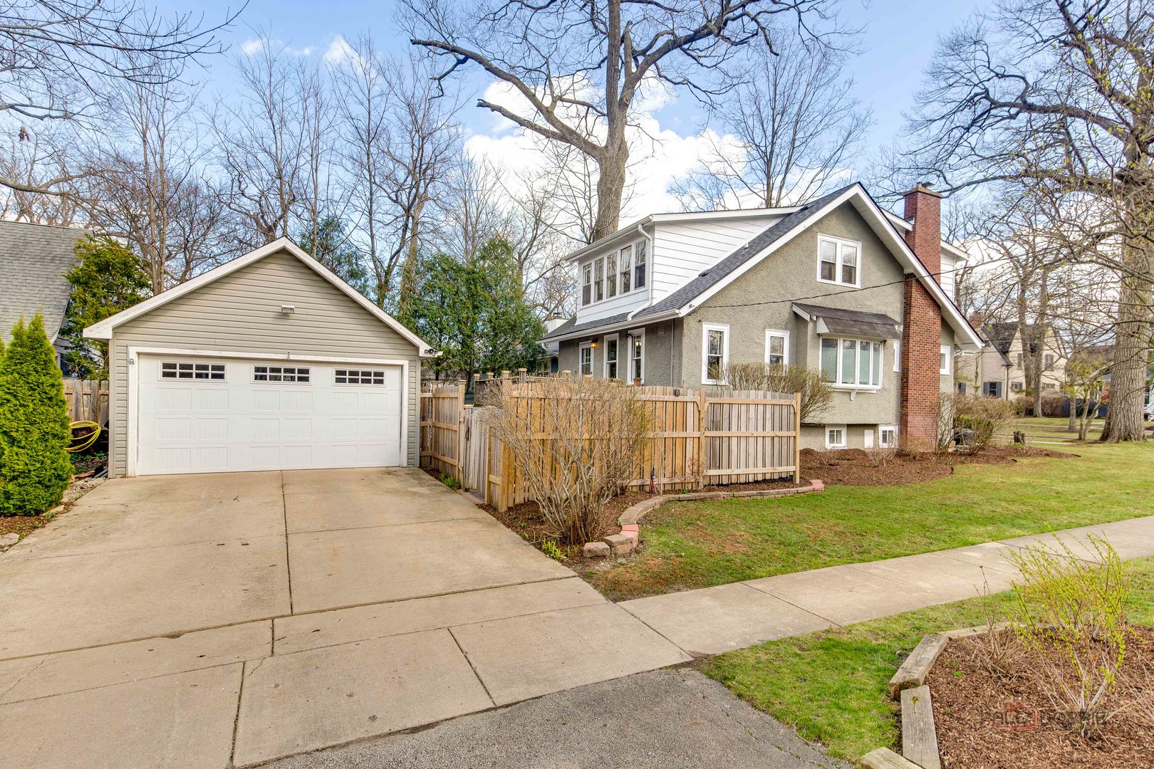 300 E Sheridan Place, Lake Bluff, IL 60044