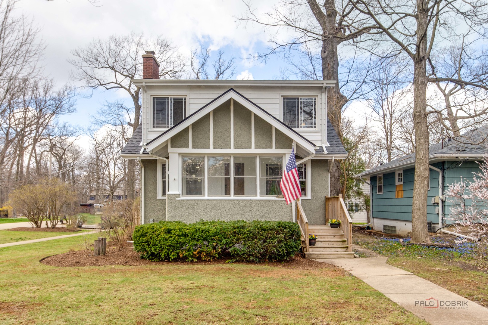 300 E Sheridan Place, Lake Bluff, IL 60044