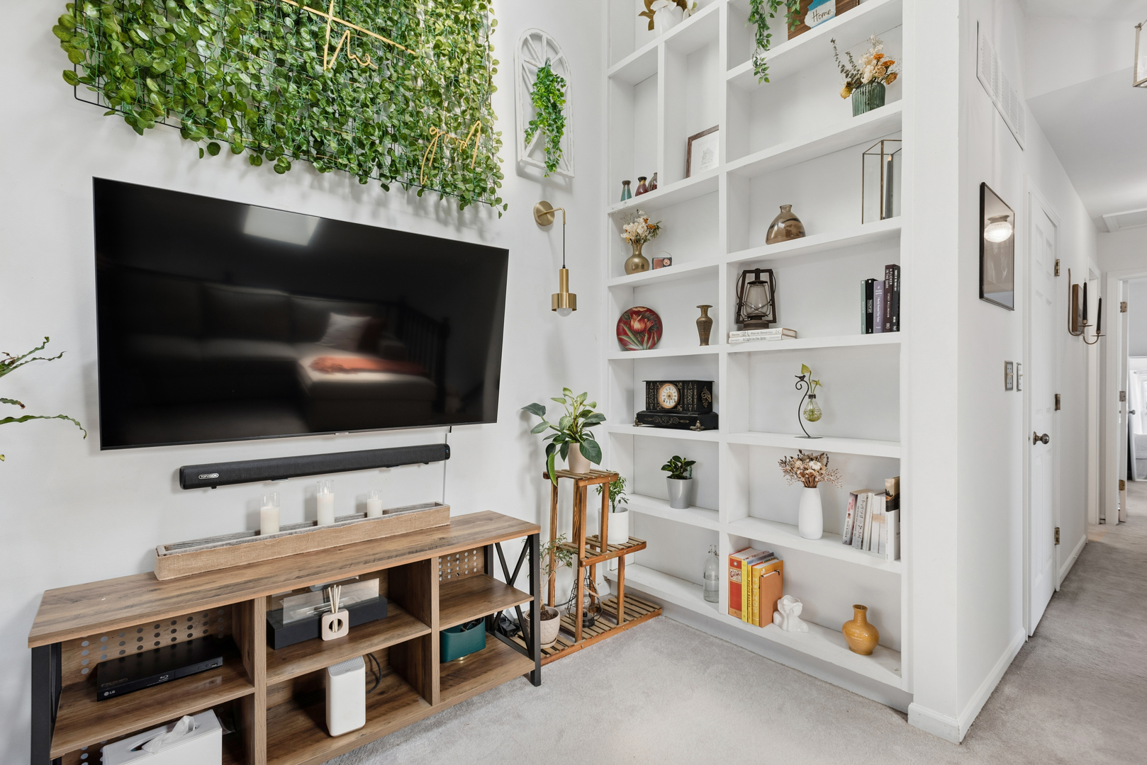 2555 College Hill Circle, Schaumburg, IL 60173