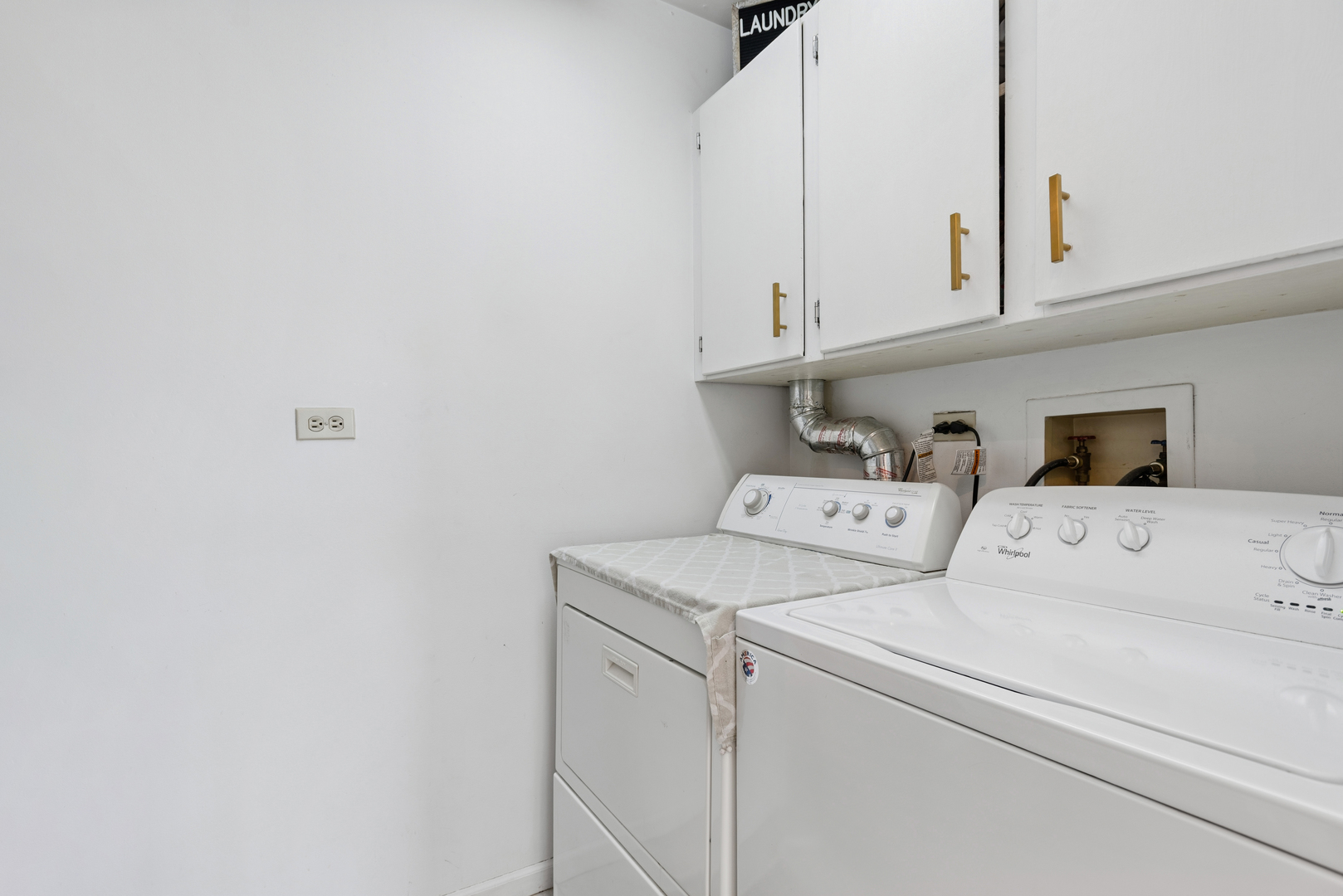 2555 College Hill Circle, Schaumburg, IL 60173