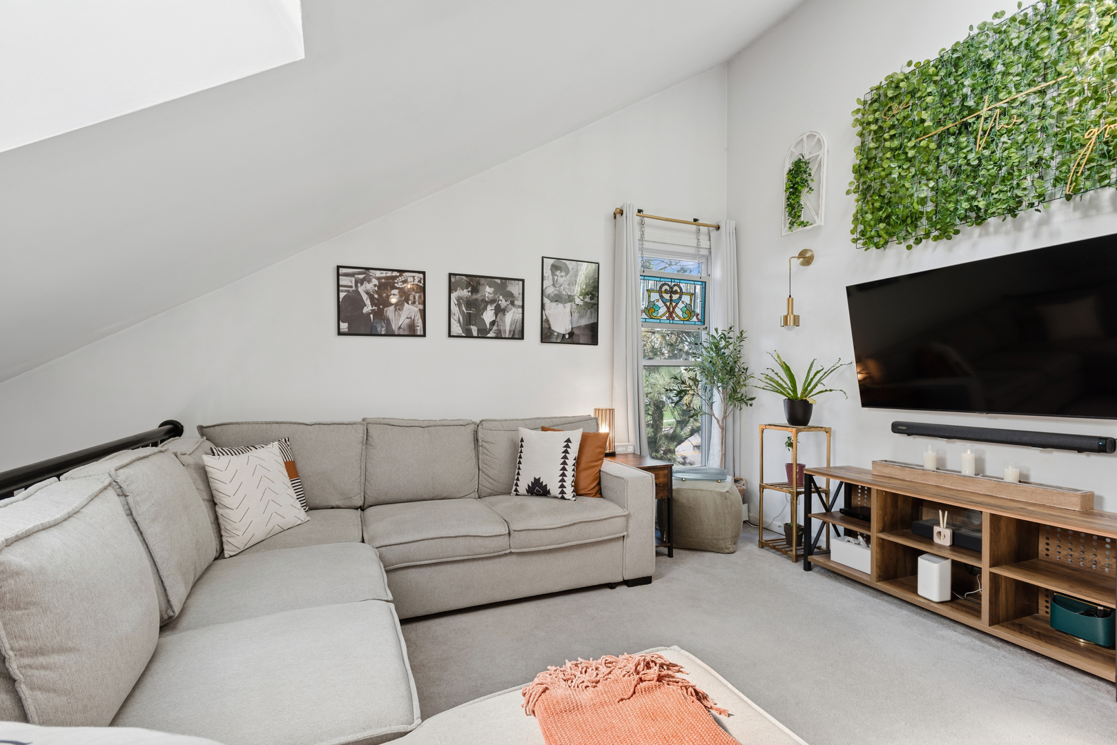 2555 College Hill Circle, Schaumburg, IL 60173