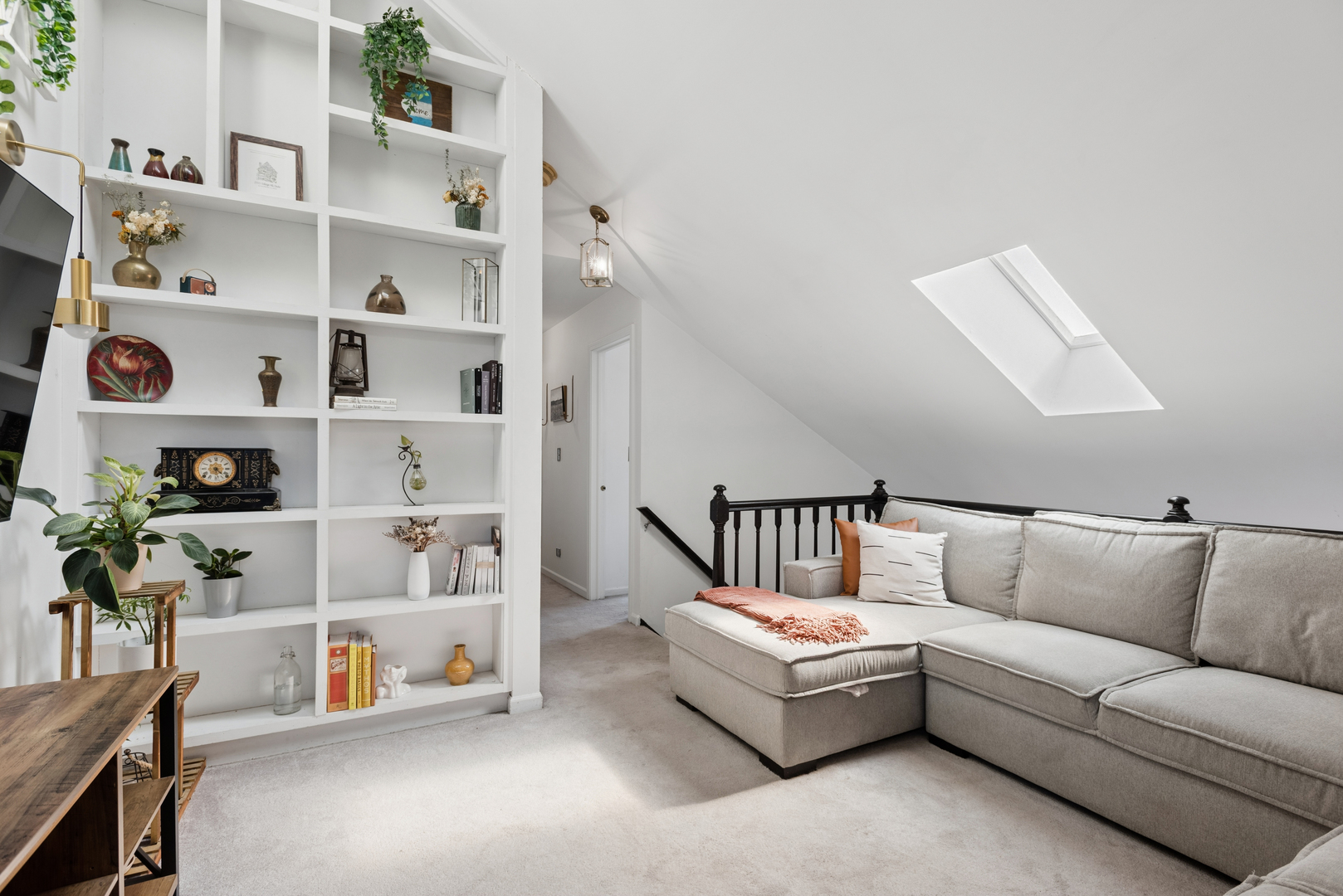 2555 College Hill Circle, Schaumburg, IL 60173