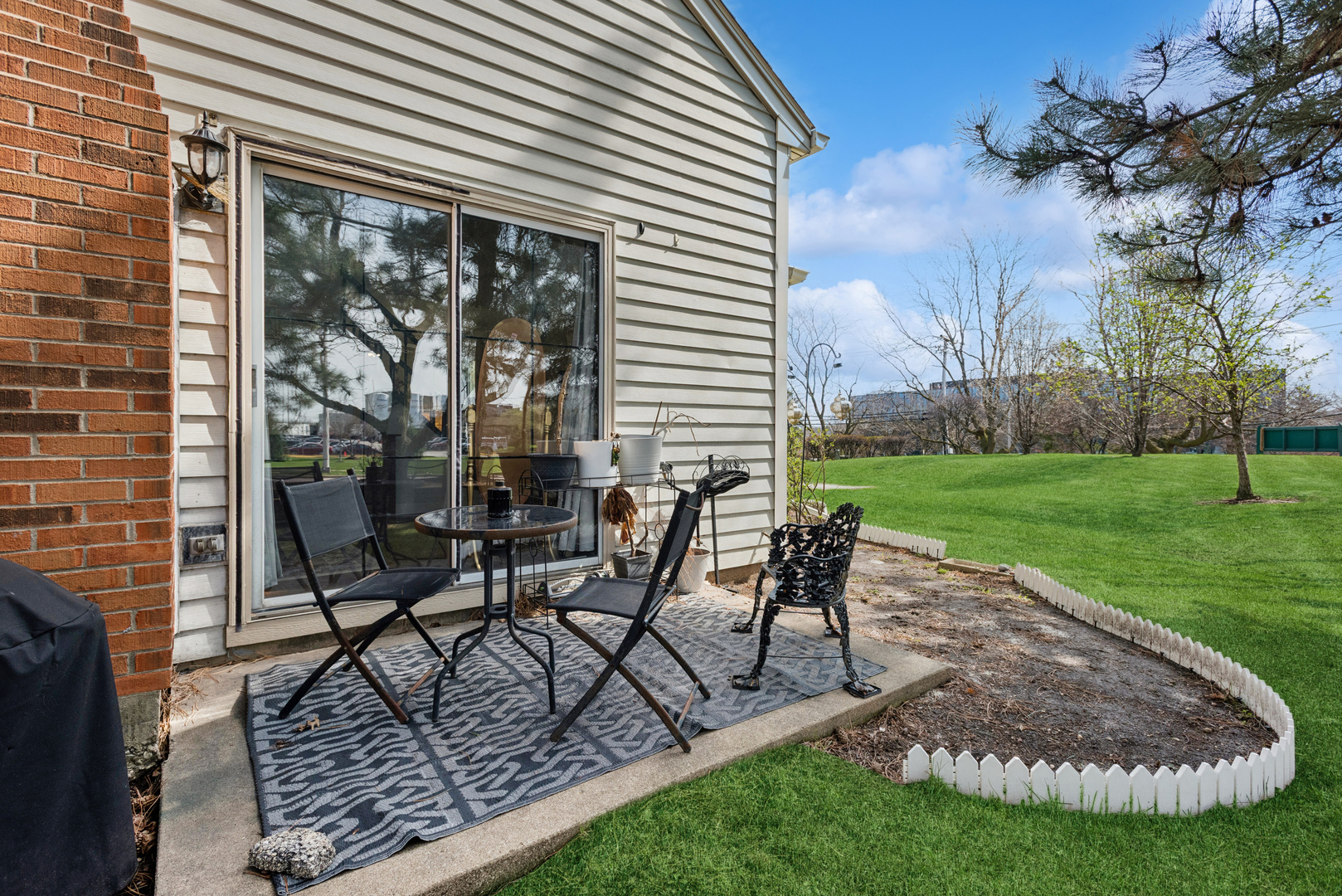 2555 College Hill Circle, Schaumburg, IL 60173