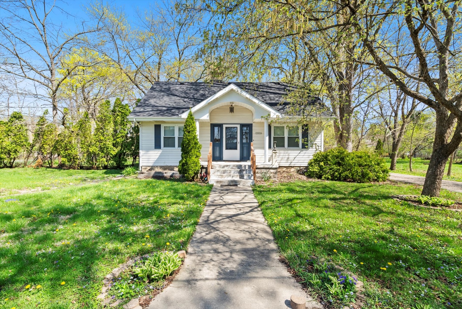 32W266 Glos Street, Wayne, IL 60184