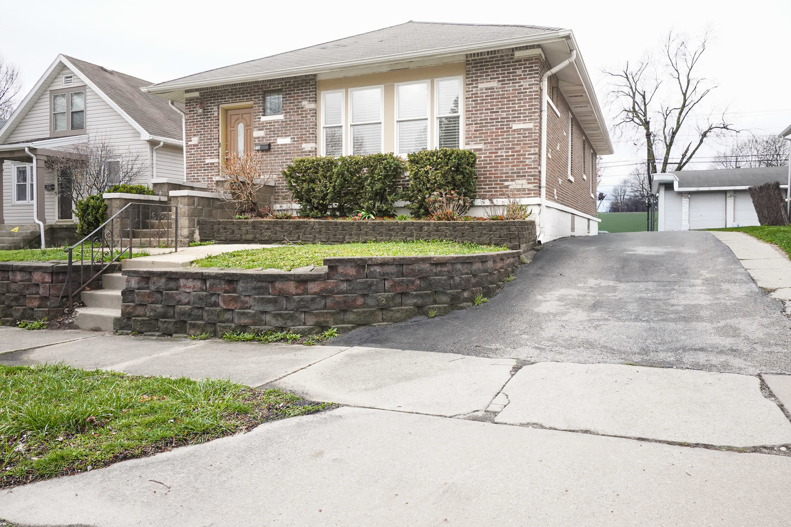 913 OAKLAND Avenue, Joliet, IL 60435