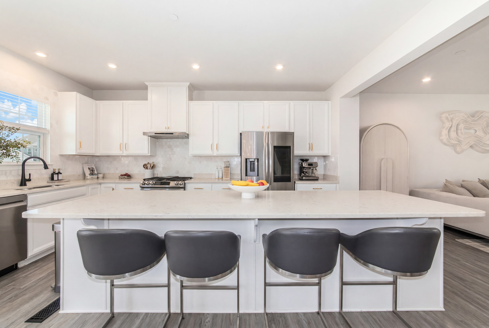 776 Rockwell Lane, Des Plaines, IL 60016