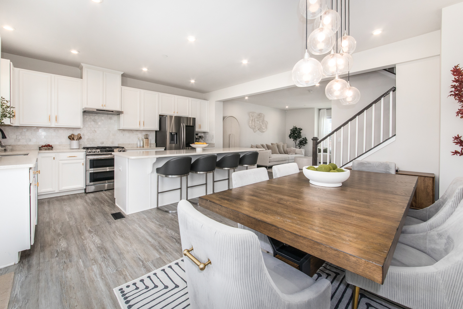 776 Rockwell Lane, Des Plaines, IL 60016