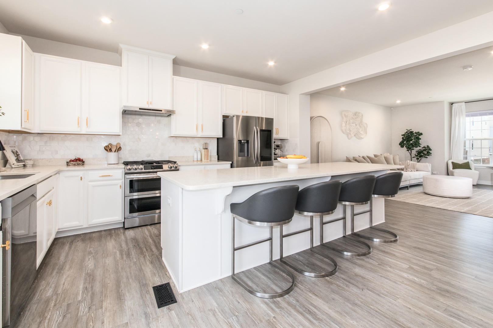 776 Rockwell Lane, Des Plaines, IL 60016