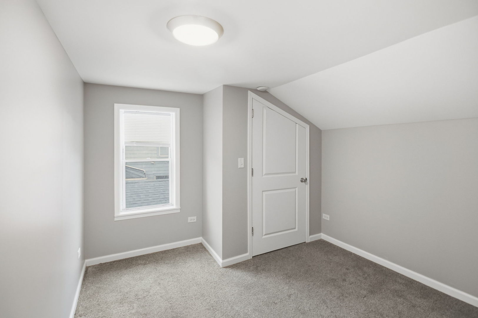 107 N State Street, Aurora, IL 60505