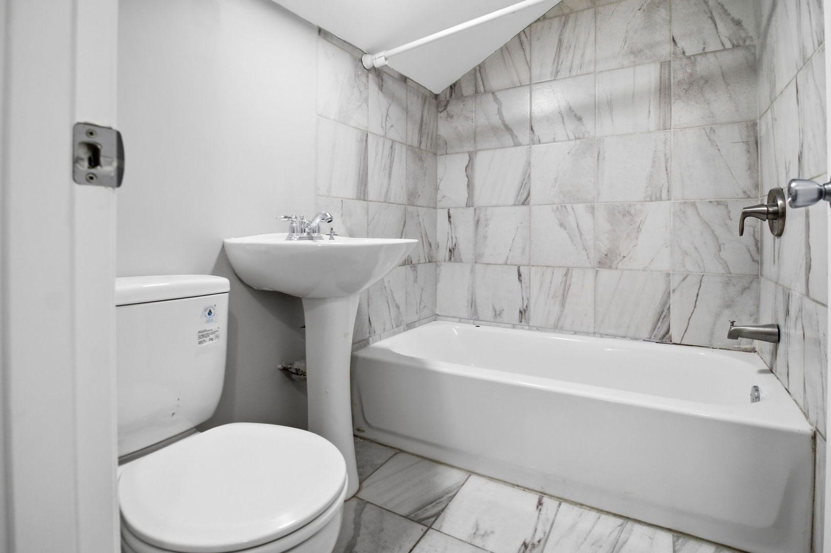 107 N State Street, Aurora, IL 60505