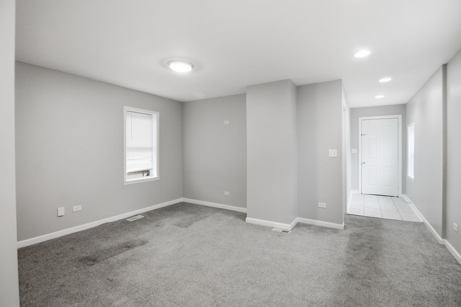 107 N State Street, Aurora, IL 60505