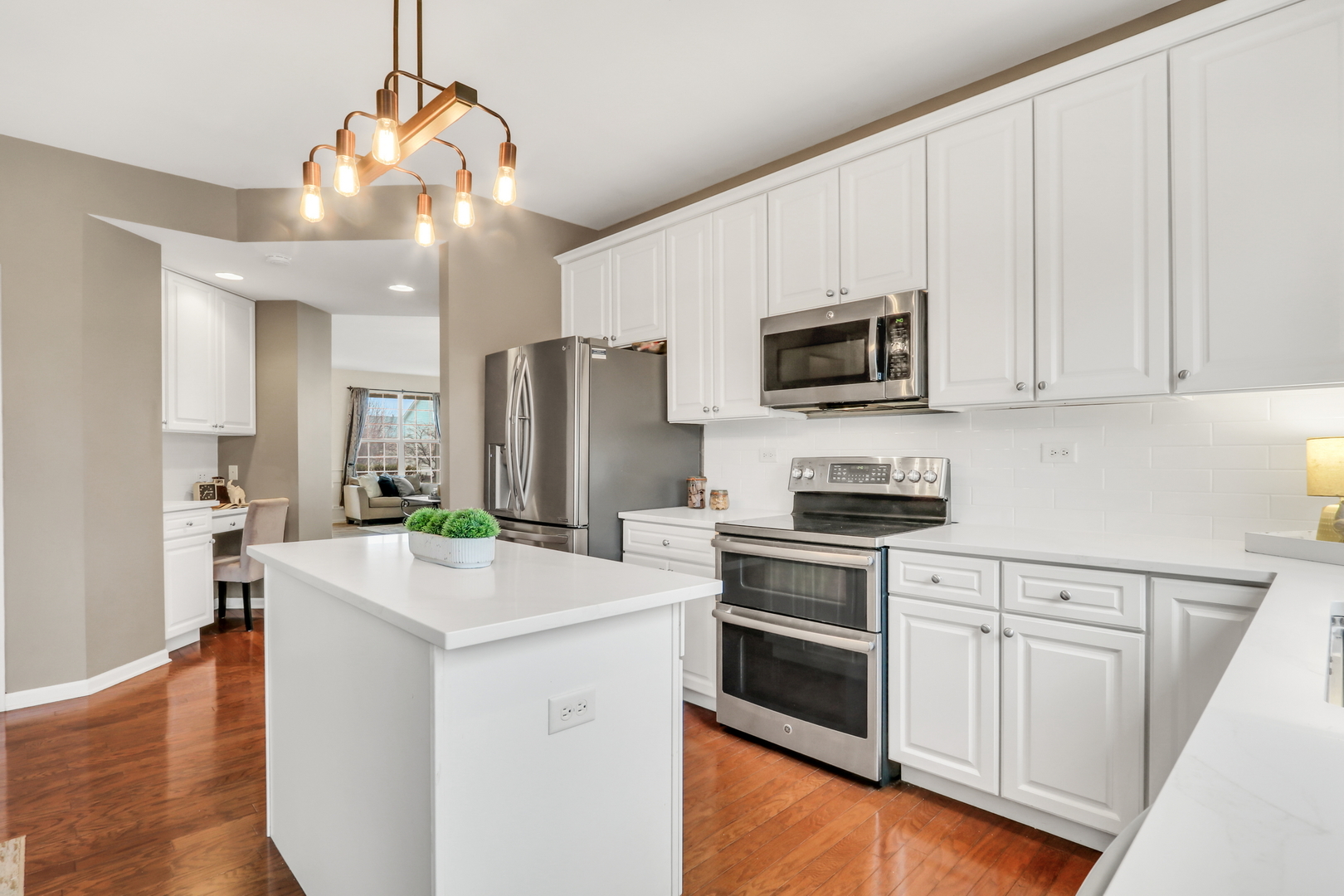 296 Biros Lane, Round Lake, IL 60073