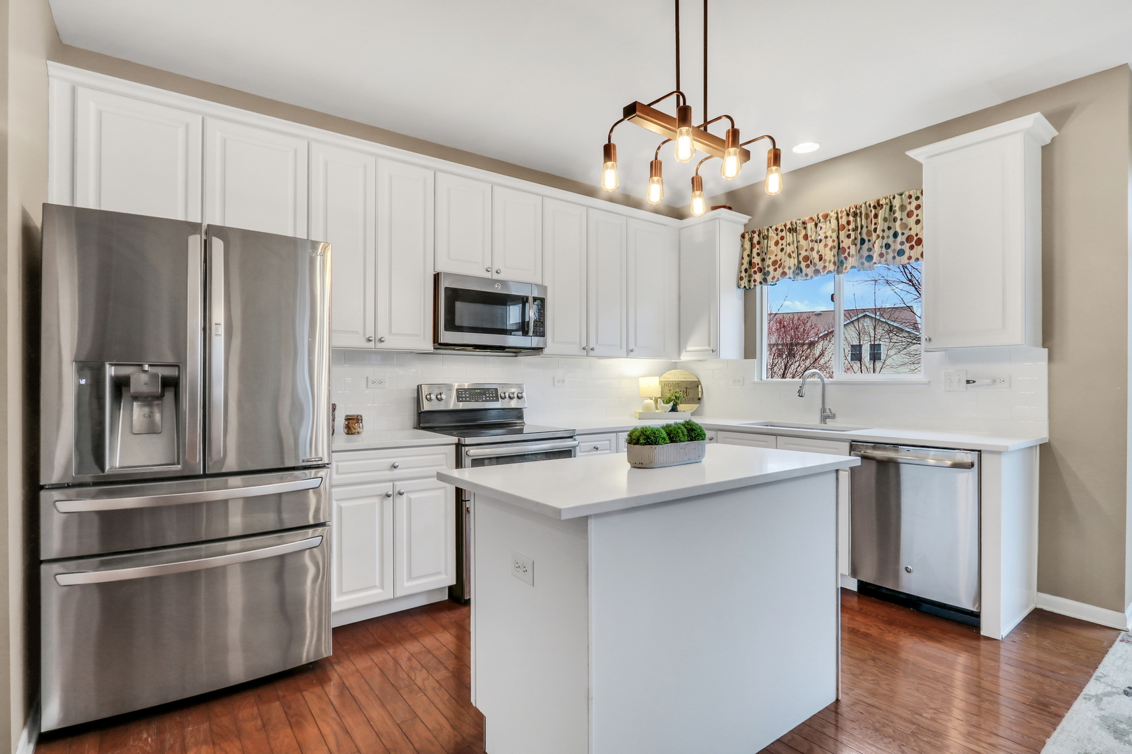 296 Biros Lane, Round Lake, IL 60073