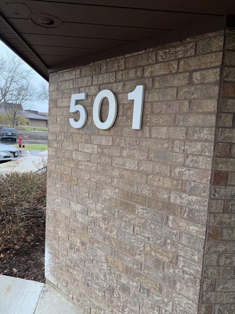 501-517 Thornhill Drive, Carol Stream, IL 60188
