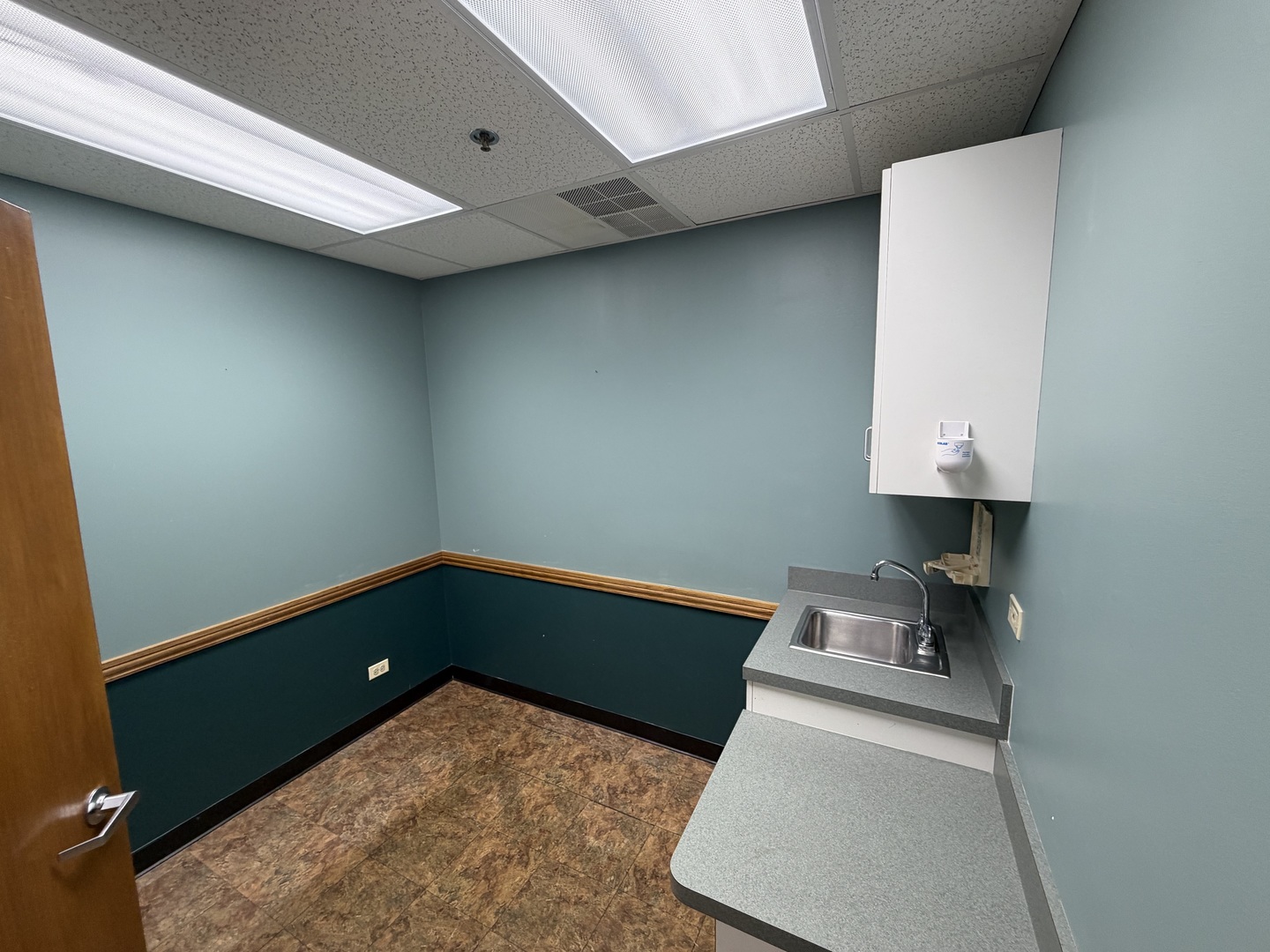 501-517 Thornhill Drive, Carol Stream, IL 60188