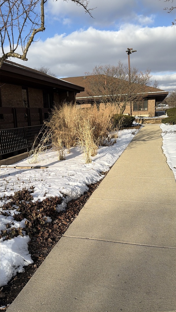 501-517 Thornhill Drive, Carol Stream, IL 60188