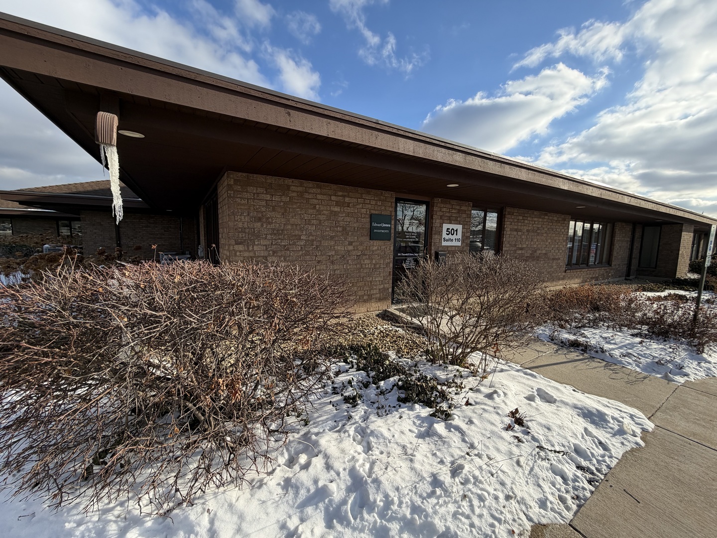 501-517 Thornhill Drive, Carol Stream, IL 60188
