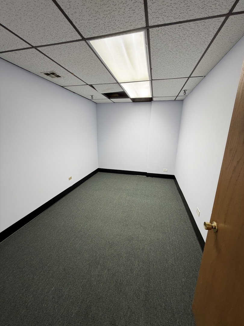 501-517 Thornhill Drive, Carol Stream, IL 60188