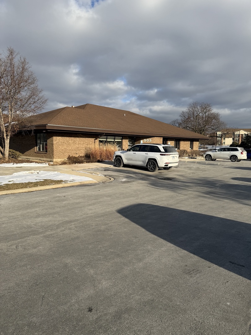 501-517 Thornhill Drive, Carol Stream, IL 60188