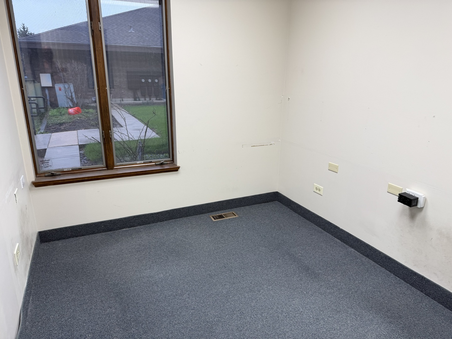 501-517 Thornhill Drive, Carol Stream, IL 60188