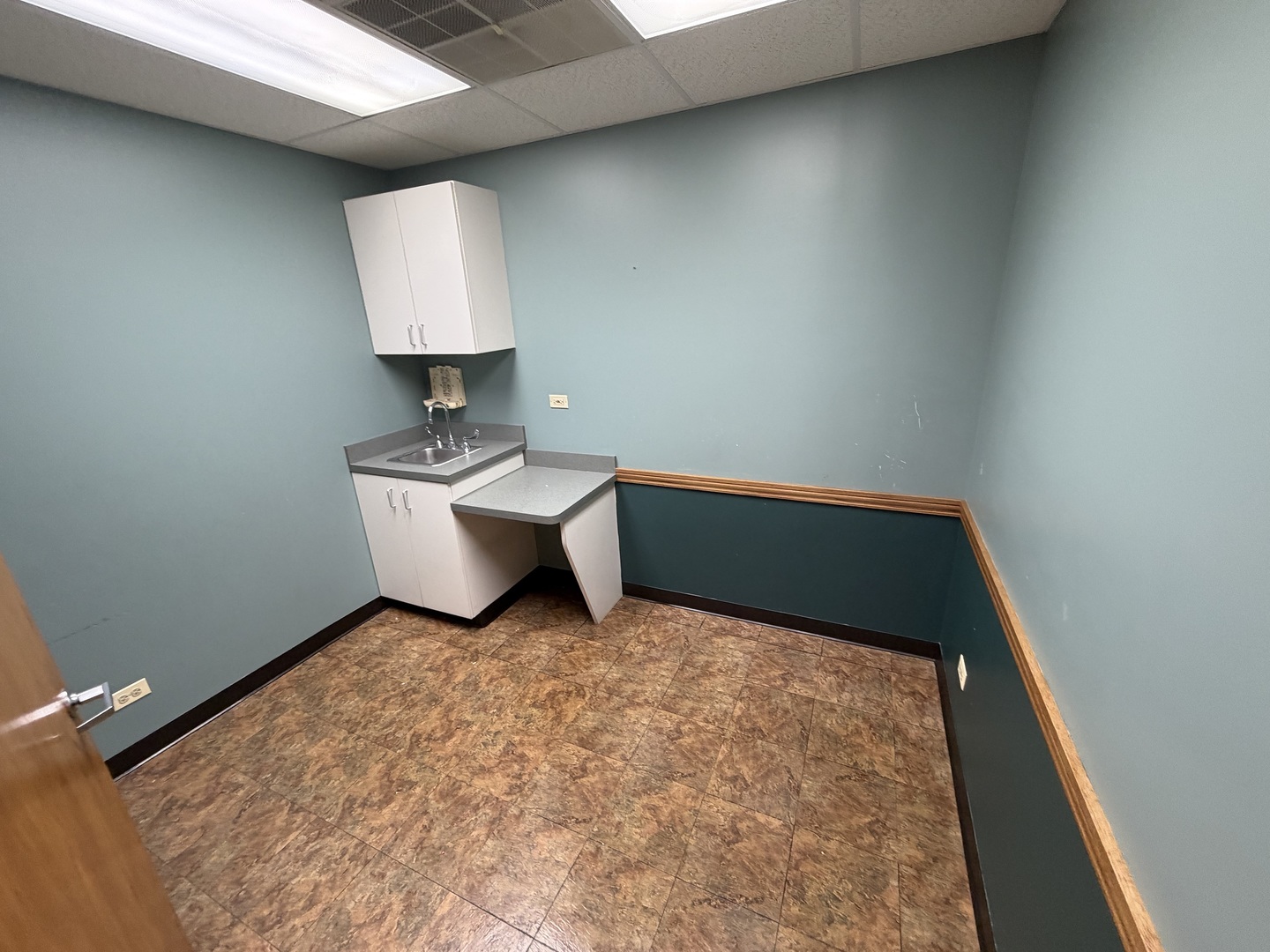 501-517 Thornhill Drive, Carol Stream, IL 60188