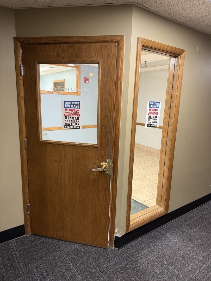 501-517 Thornhill Drive, Carol Stream, IL 60188