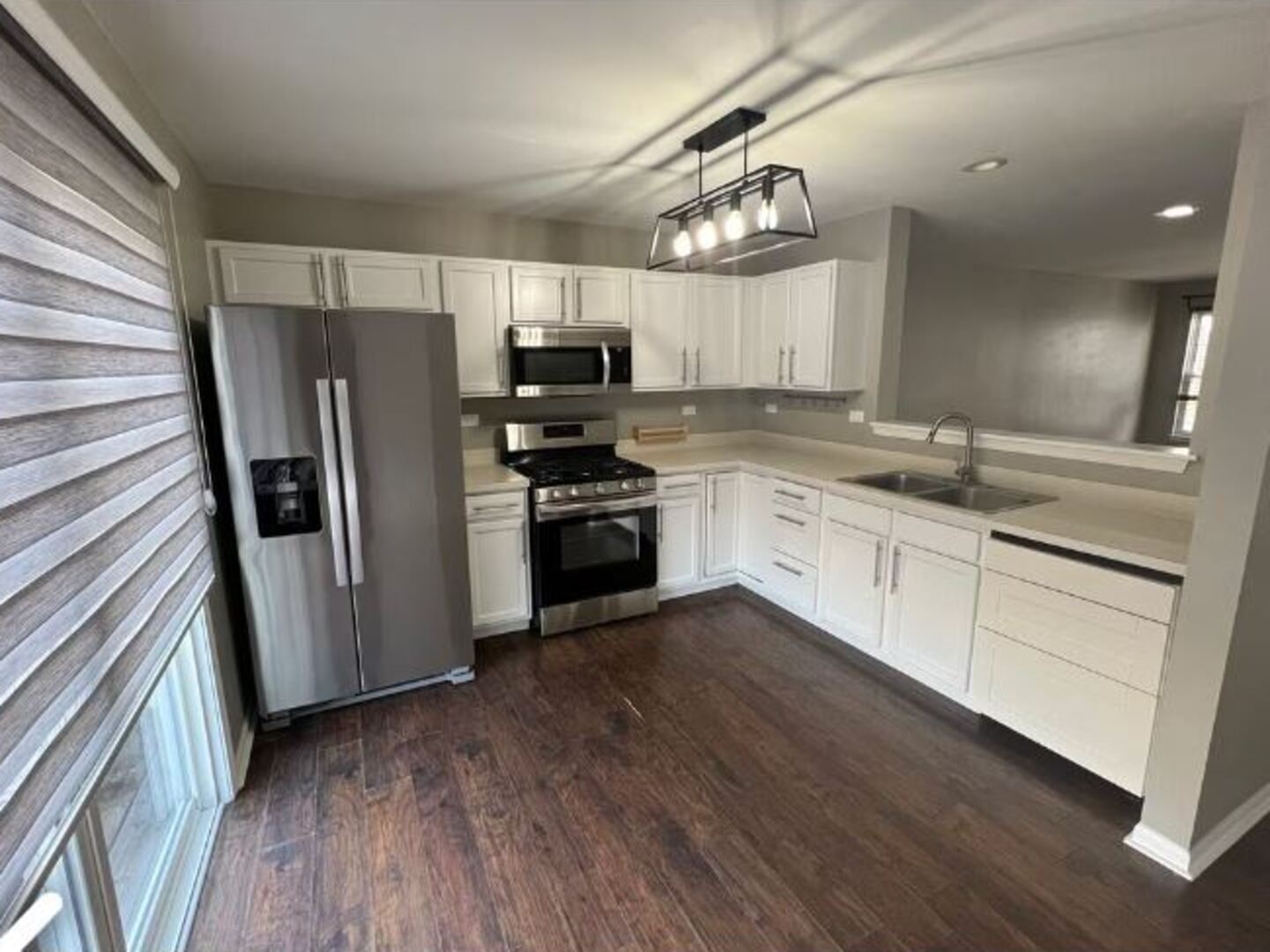 512 Lincoln Station Drive #512, Oswego, IL 60543