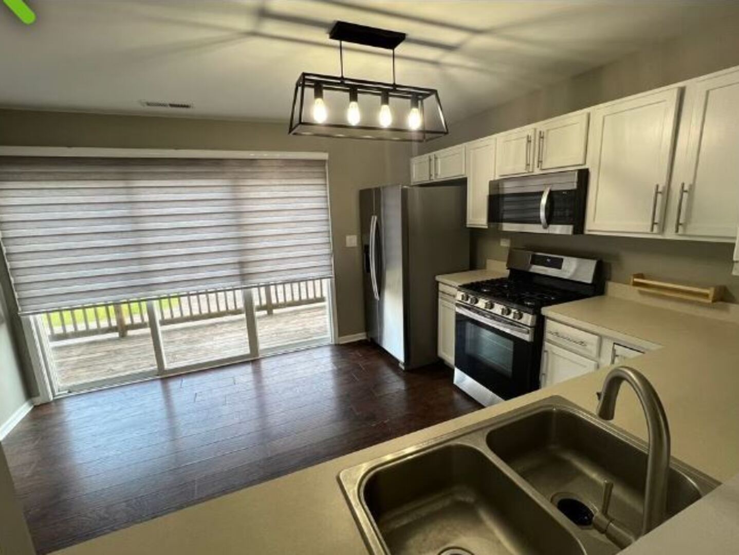 512 Lincoln Station Drive #512, Oswego, IL 60543