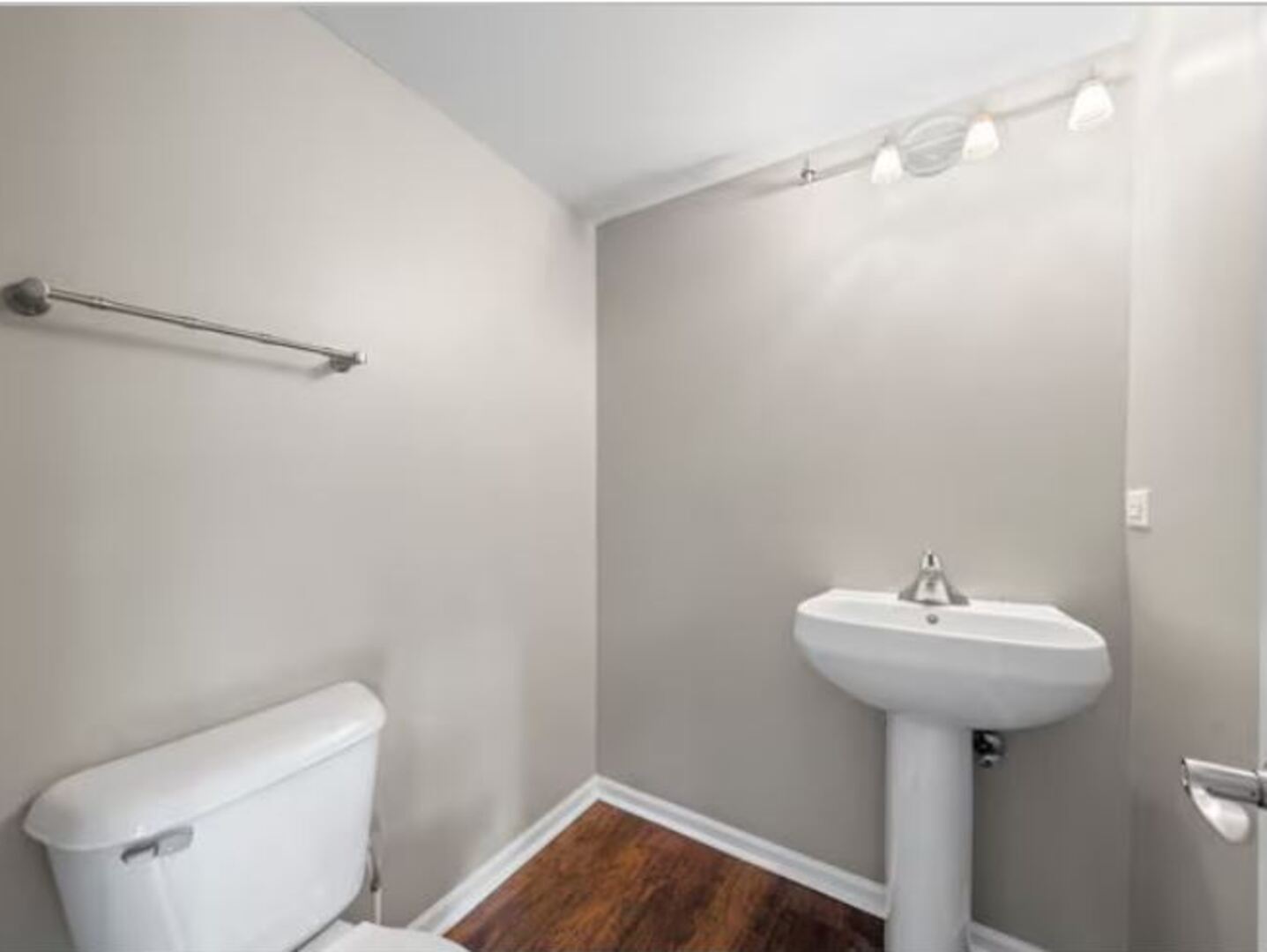 512 Lincoln Station Drive #512, Oswego, IL 60543