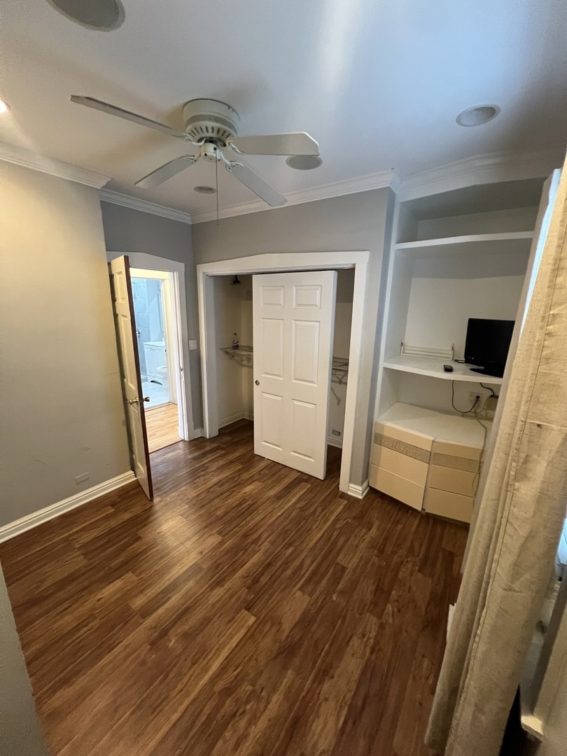 6340 W Barry Avenue, Chicago, IL 60634