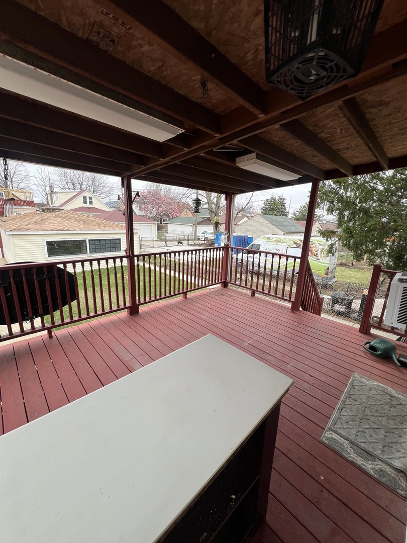 6340 W Barry Avenue, Chicago, IL 60634