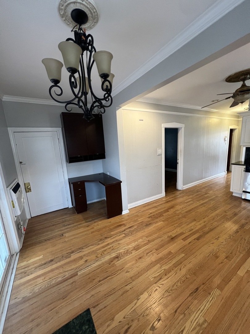 6340 W Barry Avenue, Chicago, IL 60634