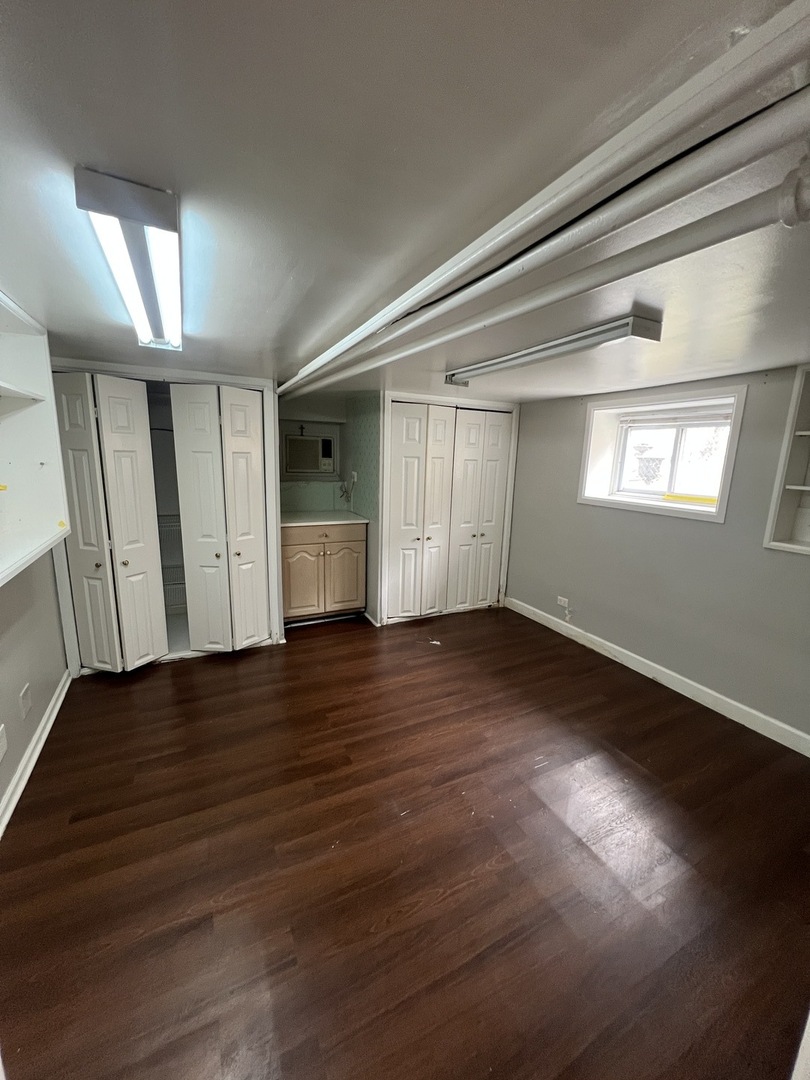 6340 W Barry Avenue, Chicago, IL 60634