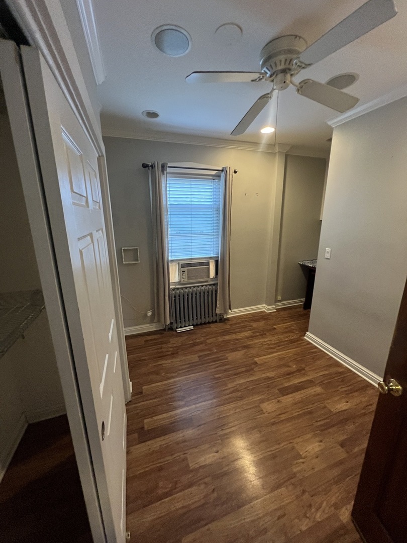 6340 W Barry Avenue, Chicago, IL 60634